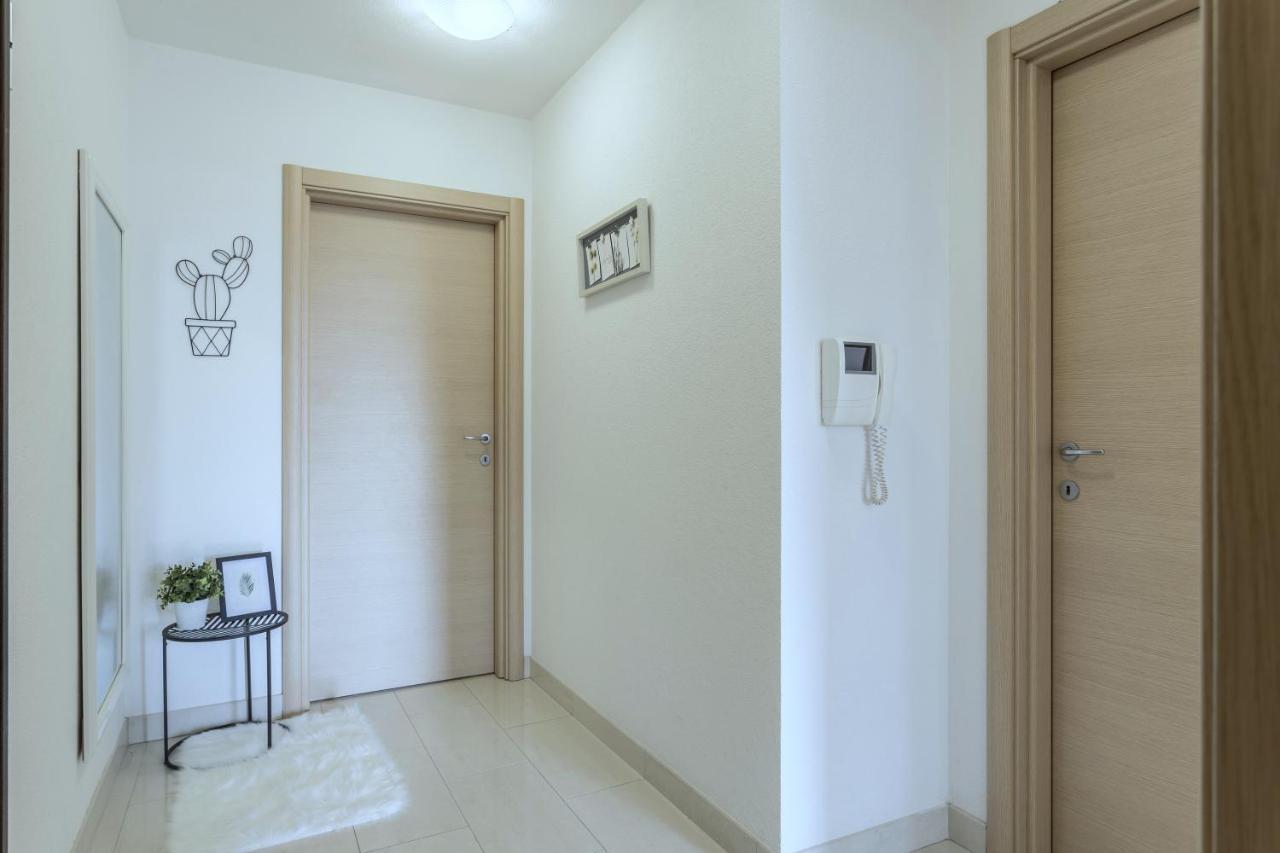 Iris Beach Apartments Kaštela Zewnętrze zdjęcie