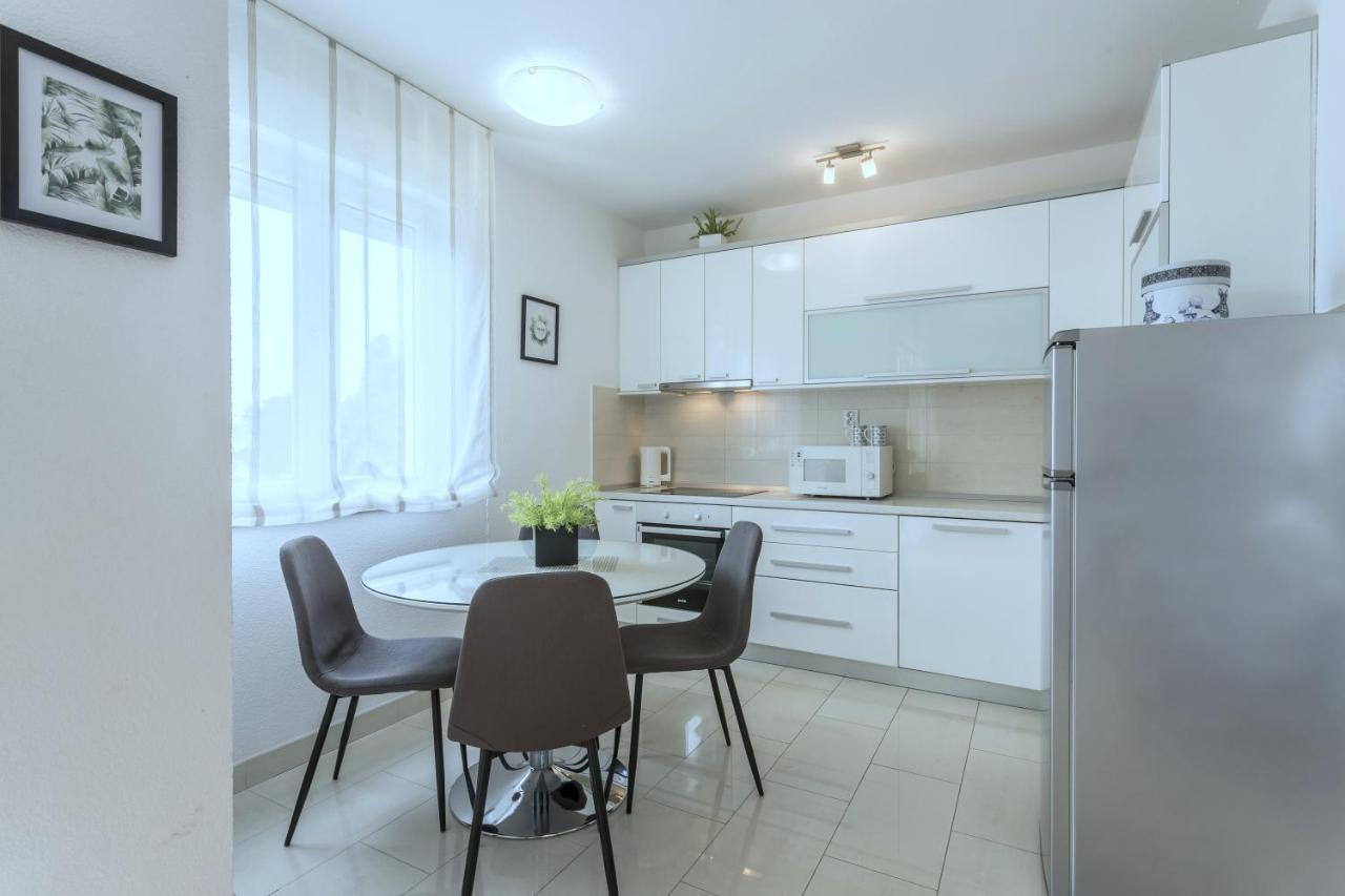 Iris Beach Apartments Kaštela Zewnętrze zdjęcie